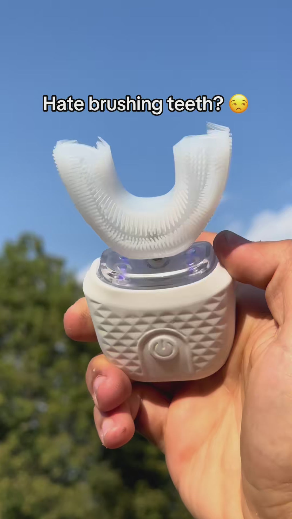 Automatic U-shaped toothbrush in use – video 1
